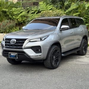 TOYOTA FORTUNER SRV 5 PASAJEROS