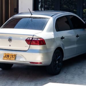 Alternative view of VOLKSWAGEN VOYAGE 5 PUESTOS