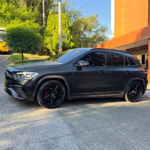Alternative view of MERCEDES BENZ GLA 200 5 PUESTOS