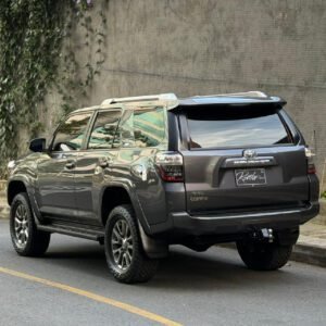 Alternative view of TOYOTA 4RUNNER 7 PUESTOS